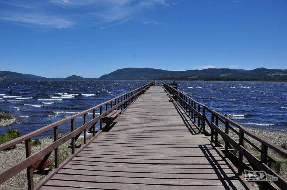 Pier no lago Huillinco, na região centro oeste da Ilha de Chiloé, no sul do Chile